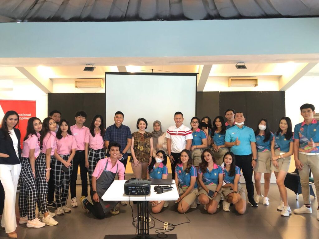 Pelatihan Karyawan Sentul Highland Golf dalam Service Excellence