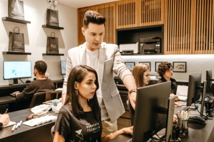 Ilmu komunikasi efektif bagi manager agar tim makin solid