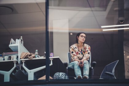 Insecure Adalah Penghambat Sukses di Tempat Kerja, Atasi Dengan 7 Tips Ini
